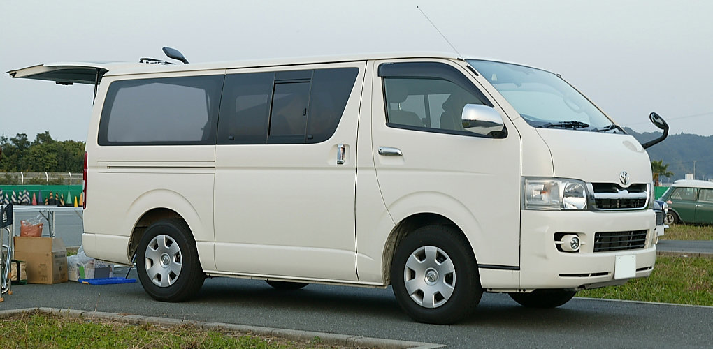 Toyota_Hiace_Long-van_Super-GL_001.jpg