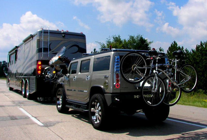 rv%20with%20hummer.JPG