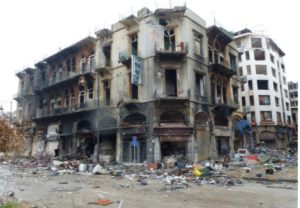 Это не Париж Франция. Это Хомс, Сирия. Один из тысяч и тысяч разрушенных домов. Совсем другие эмоции другое отношение правда Это ведь не Париж...jpg