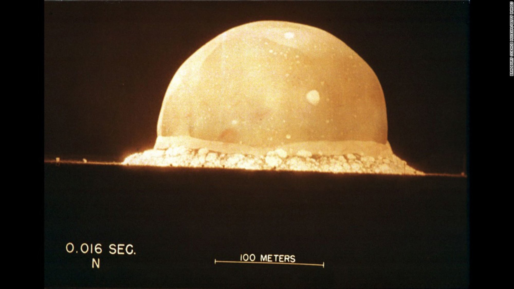 Атомная бомба через 0,016 секунды после взрыва.jpg